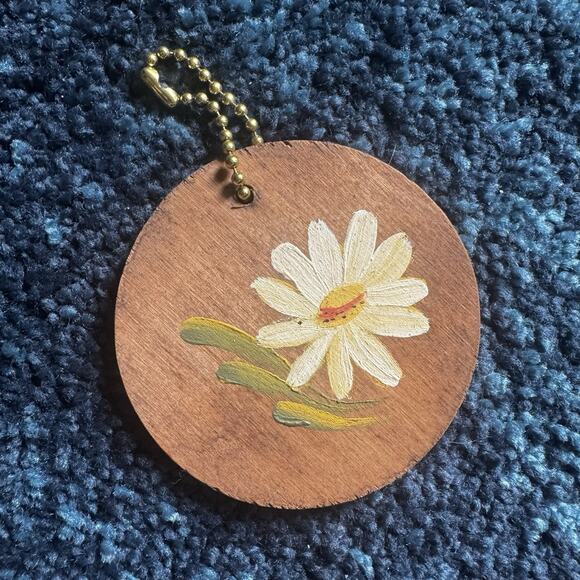 VTG Wooden Daisy Keychain Hand Painted Luggage Tag Bag Charm Flower Power Retro - Picture 2 of 7